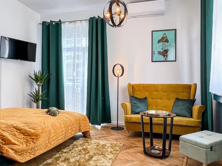 Art Deco Studio In Old Town Братислава Экстерьер фото